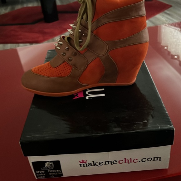 This is a very nice comfortable platform shoe - Picture 2 of 4